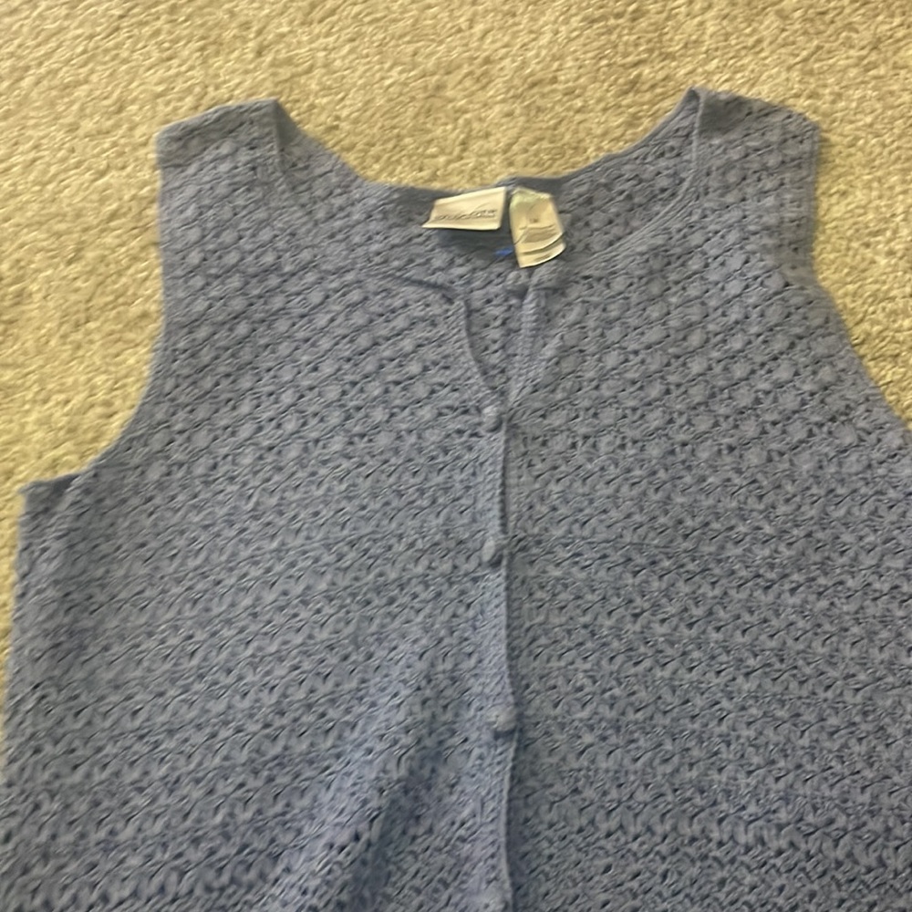 Major sale $24 was $33 Claiborne vintage crochet light blue vest size M - Picture 3 of 8
